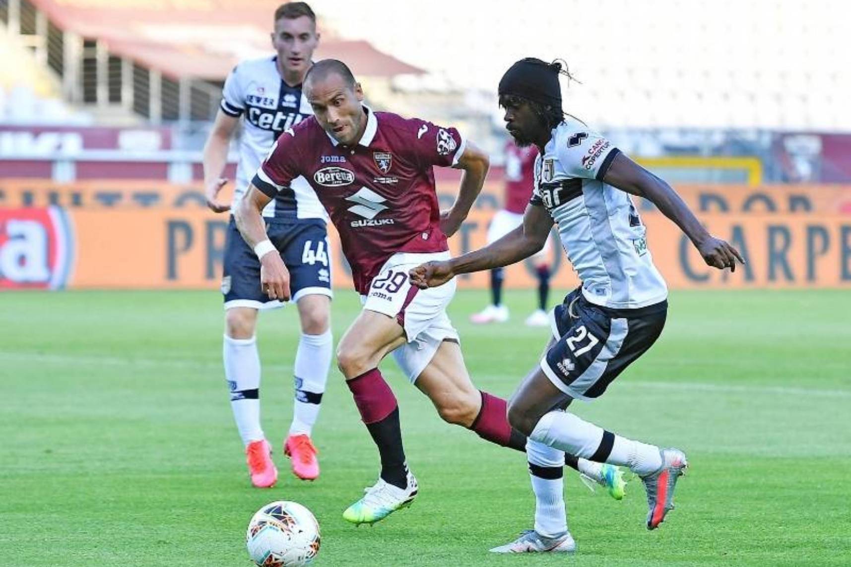 金年会中国站-意大利杯赛程吃紧，马赛冲刺阶段外线爆发，悬念犹存，轮换策略成焦点(意大利杯决赛冠军参加欧战)