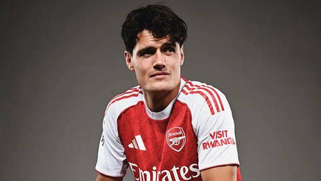 意甲清晨再迎强敌;阿贾克斯官宣签约;主帅态度——态度坚定;年轻球员得到机会的简单介绍 意甲清晨再迎强敌;阿贾克斯官宣签约;主帅态度——态度坚定;年轻球员得到机会的简单介绍