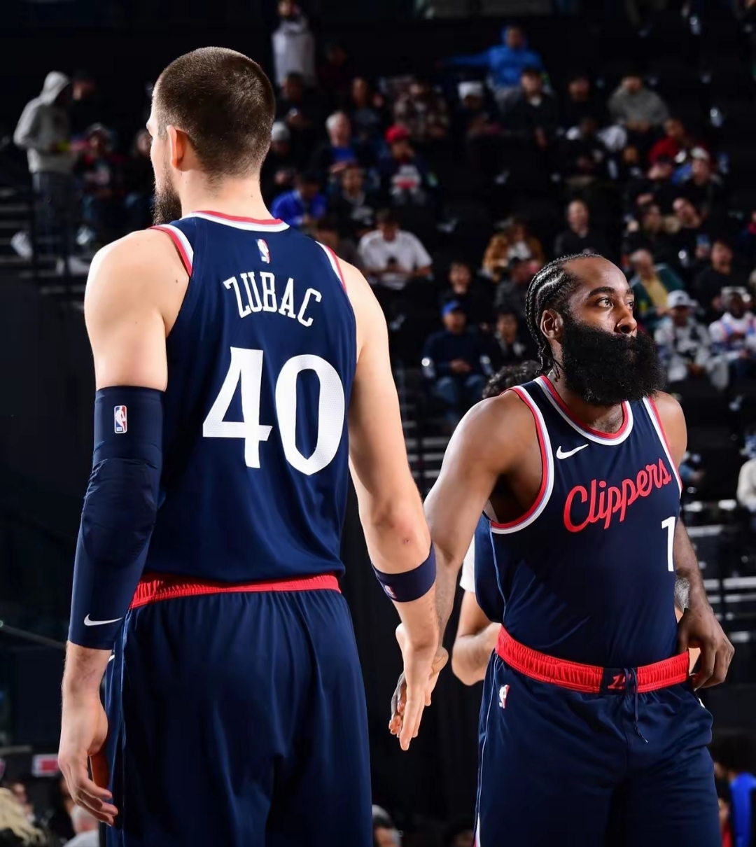 包含NBA常规赛赛后再迎强敌，瓦伦西亚复出首秀，主帅态度——压力陡增，阵容厚度经受考验的词条